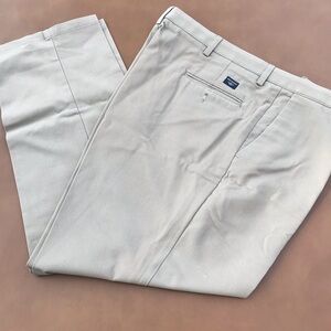Dockers Classic Fit Khaki Pants Size 40x30